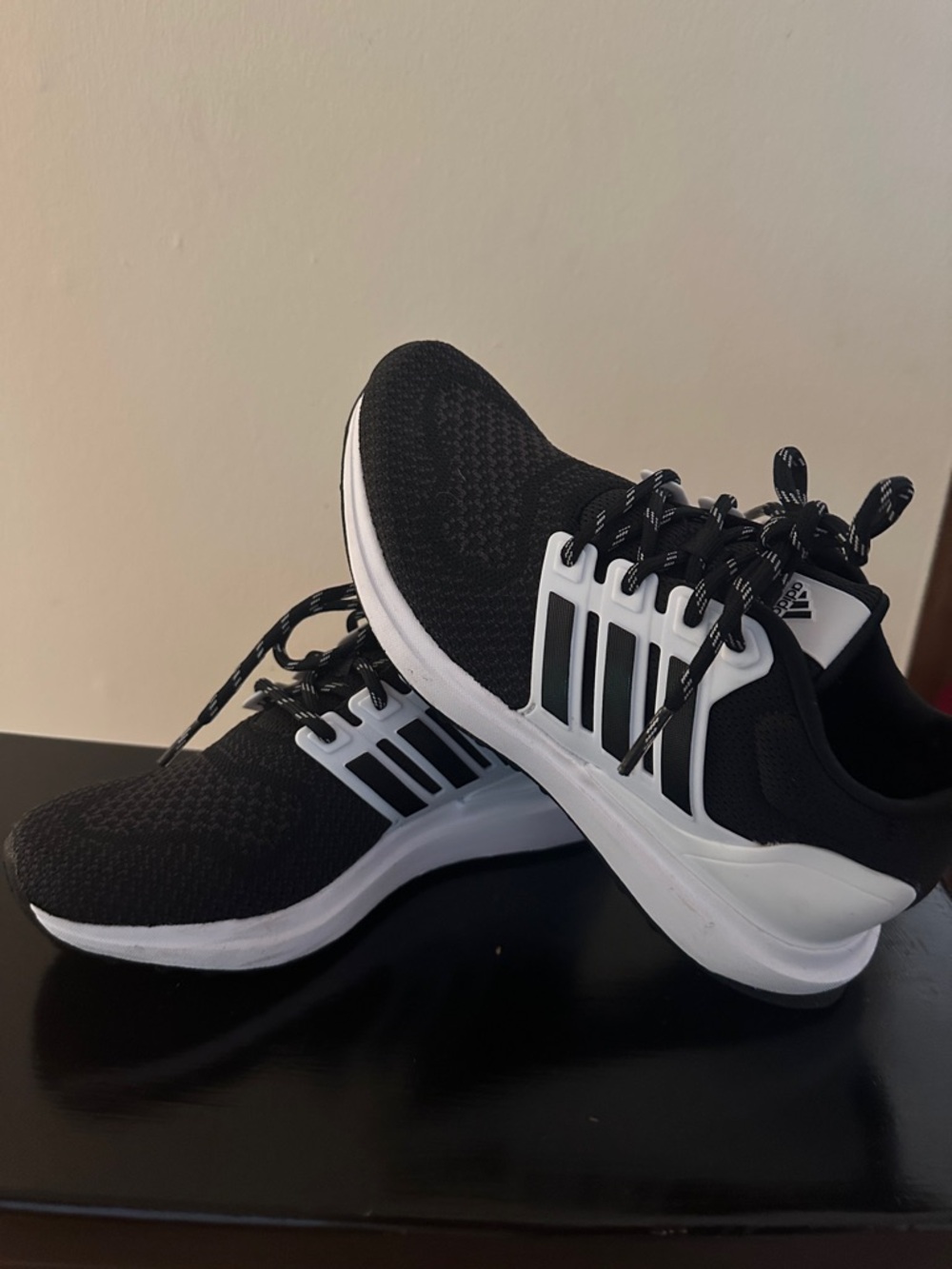 SIZE 6 adidas bounce sneakers